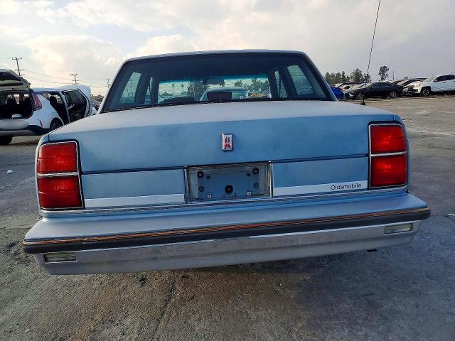 73552365 :رقم المزاد ، 1G3HY54CXKW332427 vin ، 1989 Oldsmobile Delta 88 مزاد بيع