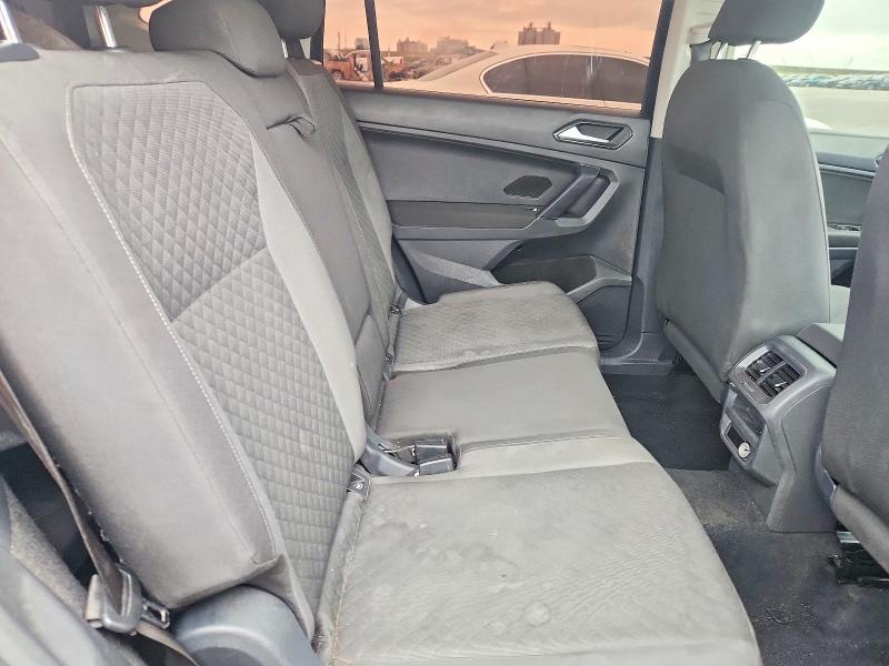 74576405 :رقم المزاد ، 3VV1B7AX2JM116240 vin ، 2018 Volkswagen Tiguan مزاد بيع