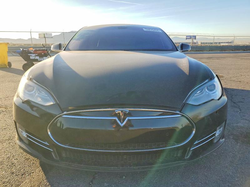 2013 Tesla Model S მანქანა იყიდება აუქციონზე, vin: 5YJSA1CN5DFP22963, აუქციონის ნომერი: 72870455