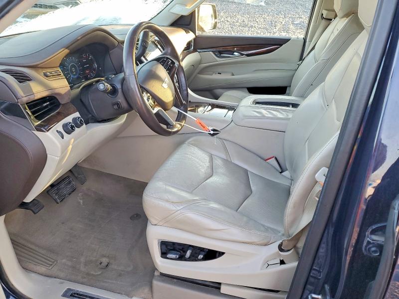98846405 :رقم المزاد ، 1GYS4HKJ6HR355256 vin ، 2017 Cadillac Escalade مزاد بيع