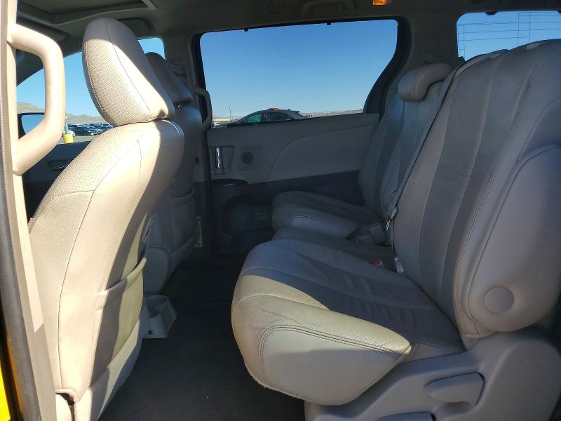 72915915 :رقم المزاد ، 5TDYK3DC4BS050306 vin ، 2011 Toyota Sienna مزاد بيع