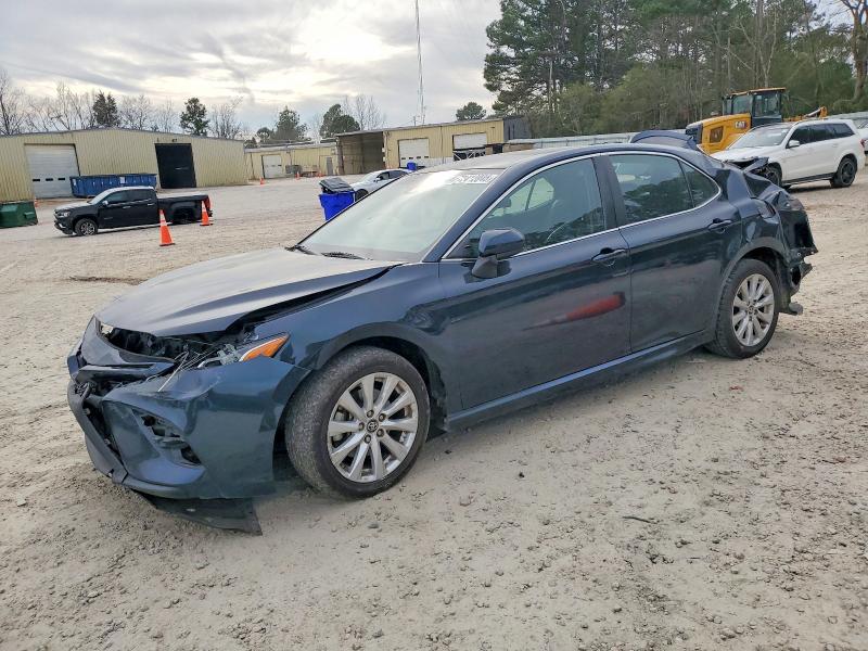 72412005 :رقم المزاد ، 4T1B11HK6JU521909 vin ، 2018 Toyota Camry مزاد بيع