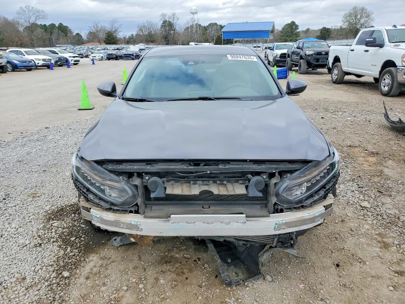 98897635 :رقم المزاد ، 1HGCV1F19JA141117 vin ، 2018 Honda Accord مزاد بيع
