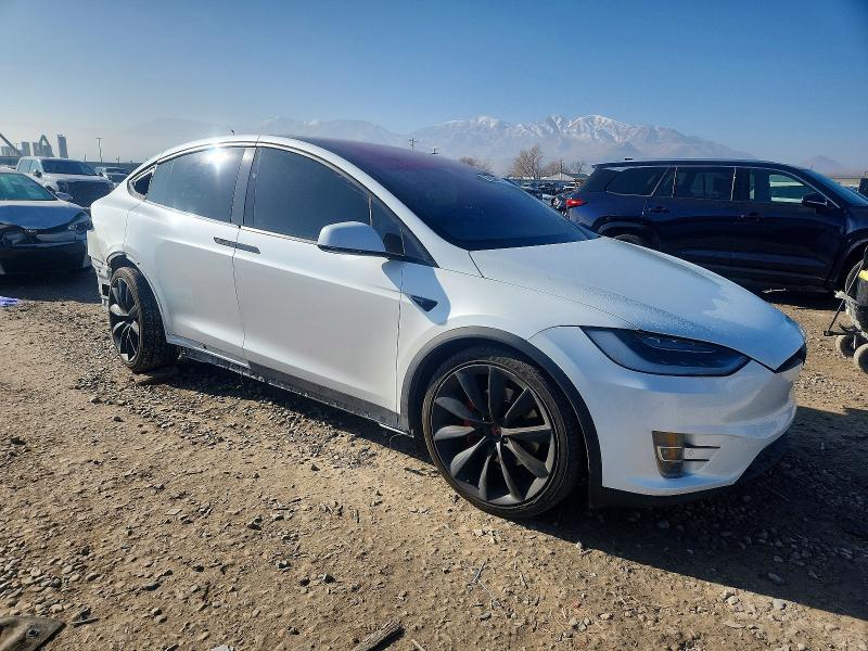 72566485 :رقم المزاد ، 5YJXCBE26JF139905 vin ، 2018 Tesla Model X مزاد بيع