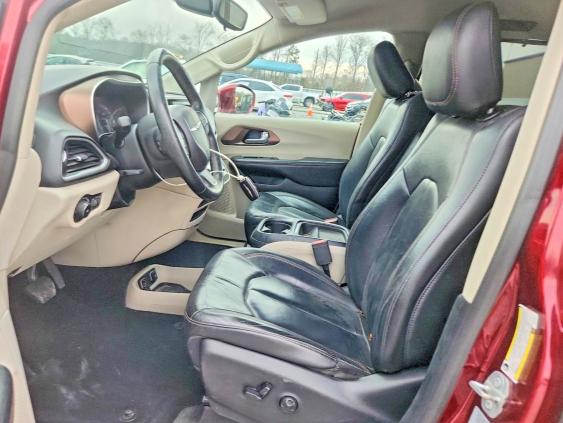 72677365 :رقم المزاد ، 2C4RC1BG0HR739658 vin ، 2017 Chrysler Pacifica مزاد بيع