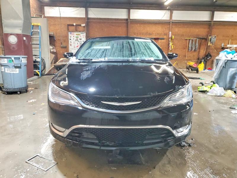 73031335 :رقم المزاد ، 1C3CCCEG5FN512686 vin ، 2015 Chrysler 200 مزاد بيع