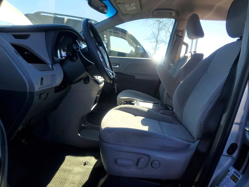 73748035 :رقم المزاد ، 5TDKZ3DC6HS833525 vin ، 2017 Toyota Sienna Le مزاد بيع