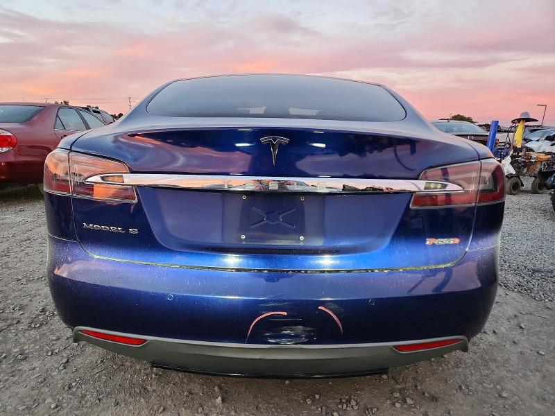 2015 Tesla Model S მანქანა იყიდება აუქციონზე, vin: 5YJSA1H4XFF098452, აუქციონის ნომერი: 72392875