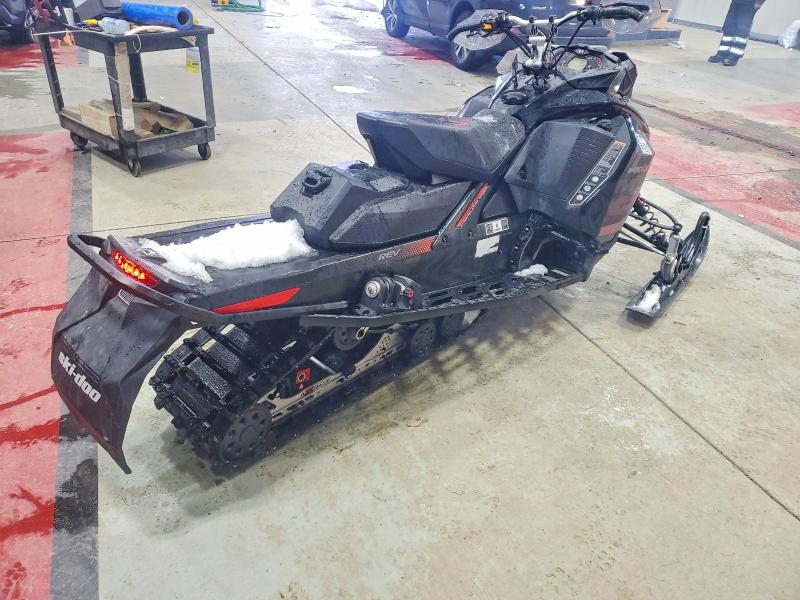 97970415 :رقم المزاد ، 2BPSUUHD1HV000089 vin ، 2017 Ski Doo Rev مزاد بيع