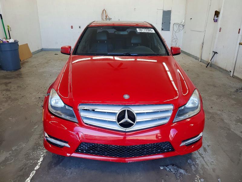 2012 Mercedes-benz C მანქანა იყიდება აუქციონზე, vin: WDDGF4HB4CR233105, აუქციონის ნომერი: 98772595
