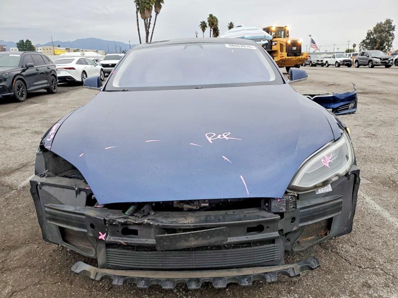 98663915 :رقم المزاد ، 5YJSA1E20JF245874 vin ، 2018 Tesla Model S مزاد بيع