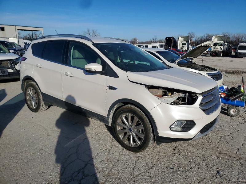 Продажа на аукционе авто 2017 Ford Escape, vin: 1FMCU0JD5HUA32199, номер лота: 98689215