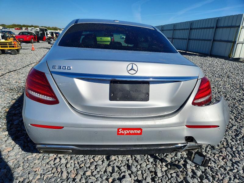 99831035 :رقم المزاد ، WDDZF4JB8HA102333 vin ، 2017 Mercedes-benz E مزاد بيع