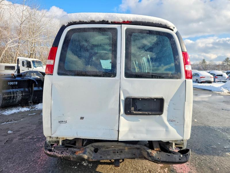 98614215 :رقم المزاد ، 1GCWGAFP4J1344376 vin ، 2018 Chevrolet Express G2500 مزاد بيع