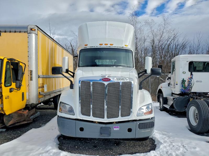 Продаж на аукціоні авто 2016 Peterbilt 579, vin: 1XPBA48X2GD339732, номер лоту: 93058075