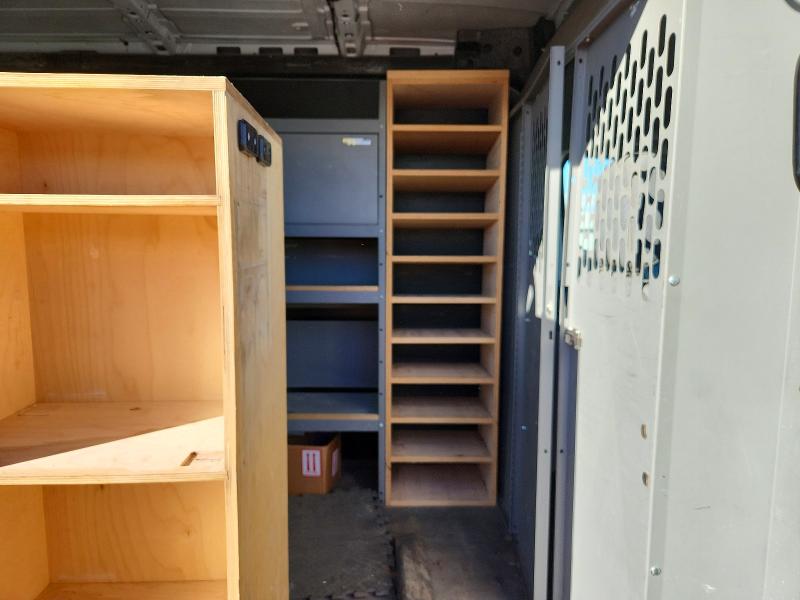 99043055 :رقم المزاد ، 1FTNR2CV5FKB07718 vin ، 2015 Ford Transit T مزاد بيع
