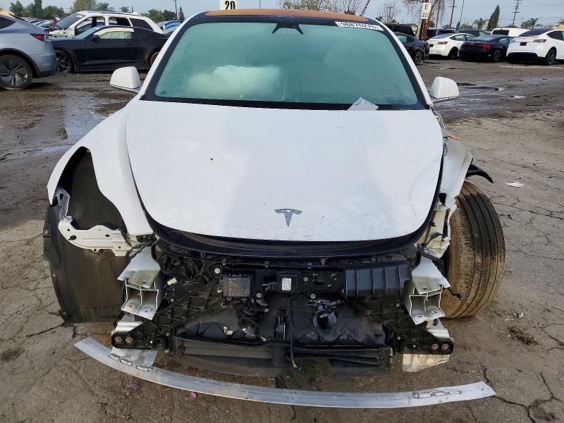 98876275 :رقم المزاد ، 5YJ3E1EAXJF076186 vin ، 2018 Tesla Model 3 مزاد بيع