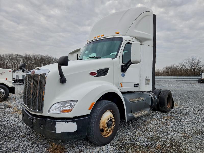 Продаж на аукціоні авто 2017 Peterbilt 579, vin: 1XPBA48X8HD428853, номер лоту: 93062165