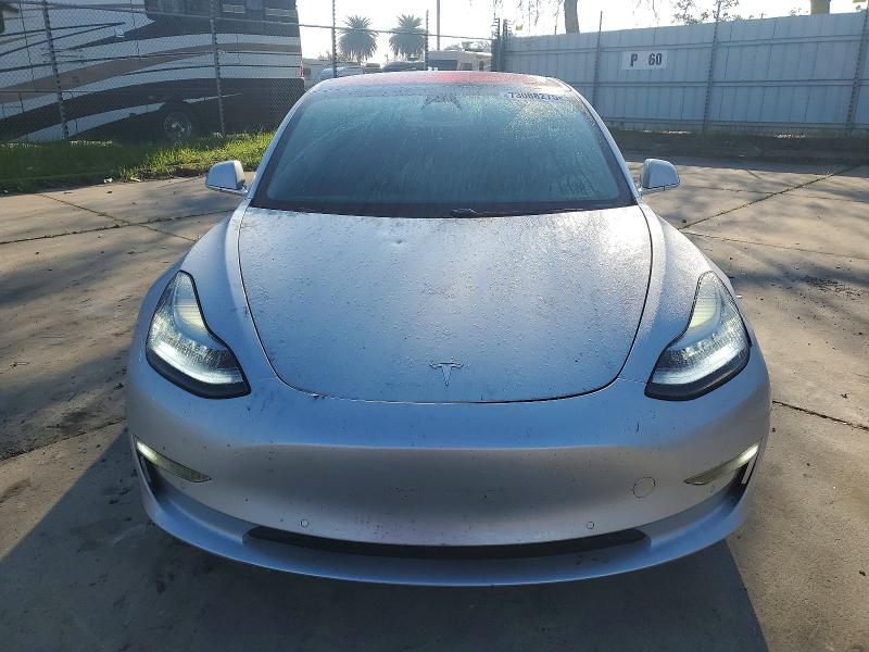 73088275 :رقم المزاد ، 5YJ3E1EA4JF014251 vin ، 2018 Tesla Model 3 مزاد بيع