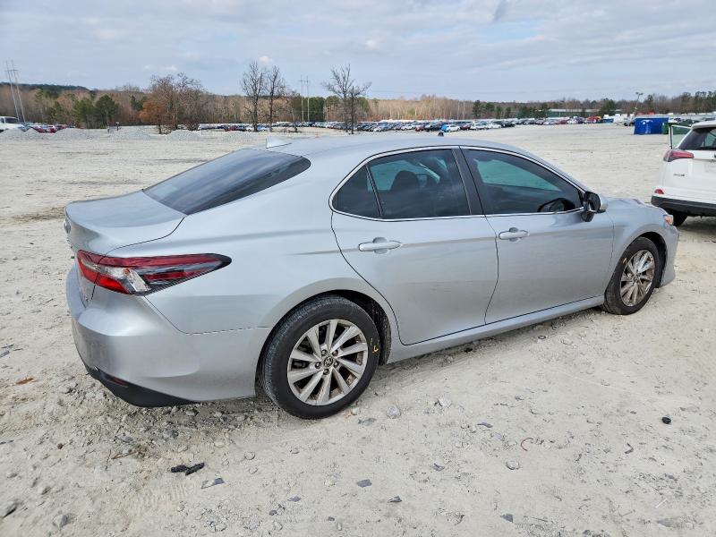 97982685 :رقم المزاد ، 4T1C11AK1NU076788 vin ، 2022 Toyota Camry مزاد بيع