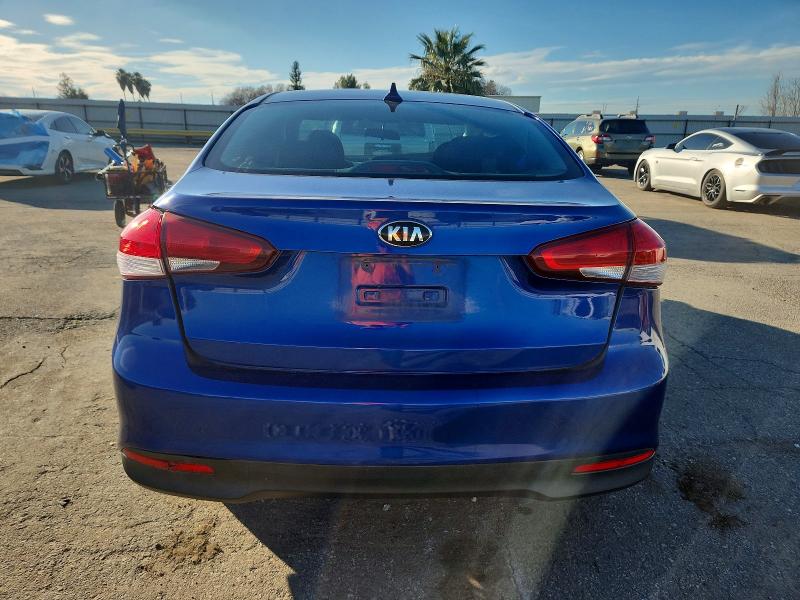 99852255 :رقم المزاد ، 3KPFK4A77HE129721 vin ، 2017 Kia Forte مزاد بيع