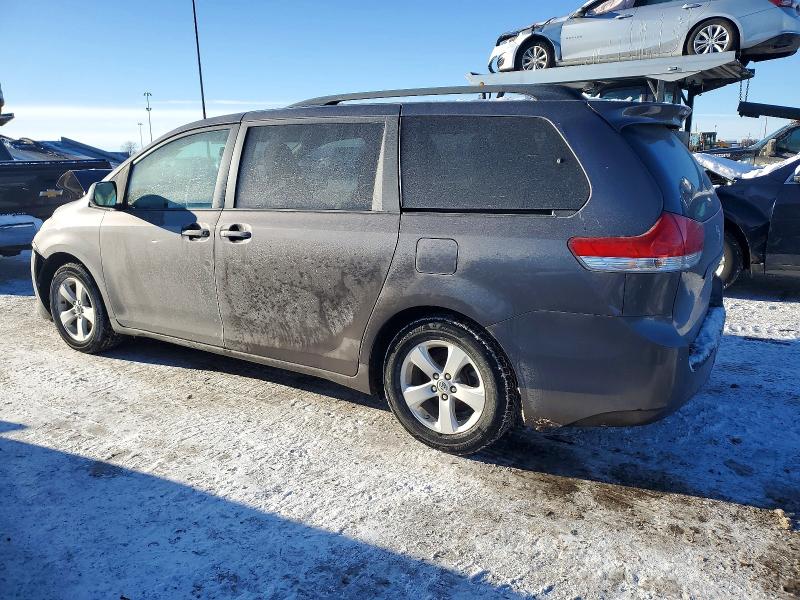 73163065 :رقم المزاد ، 5TDKK3DCXDS347802 vin ، 2013 Toyota Sienna مزاد بيع
