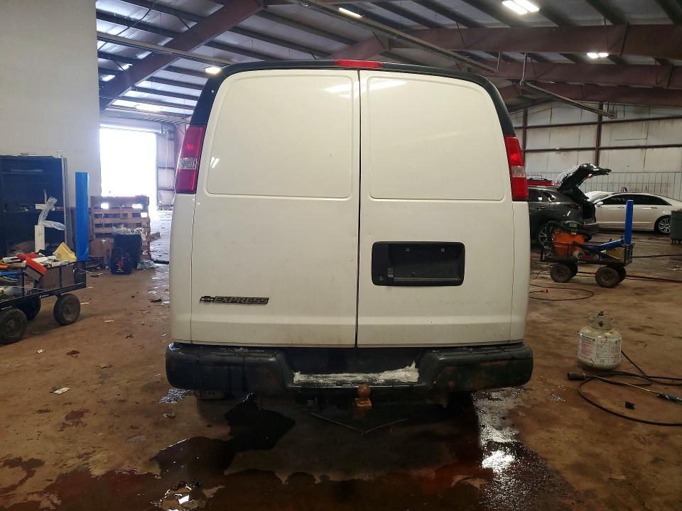 97572455 :رقم المزاد ، 1GCWGBFG7H1128604 vin ، 2017 Chevrolet Express G2 مزاد بيع