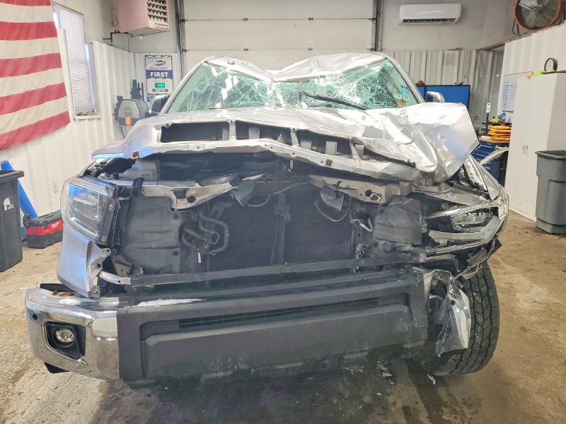 74725435 :رقم المزاد ، 5TFBY5F16JX693129 vin ، 2018 Toyota Tundra مزاد بيع