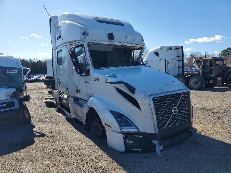 Продаж на аукціоні авто 2023 Volvo Vnl, vin: 4V4NC9EH8PN333080, номер лоту: 72140535