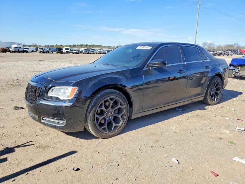 Auction sale of the 2013 Chrysler 300, vin: 2C3CCAAG1DH507906, lot number: 72395575