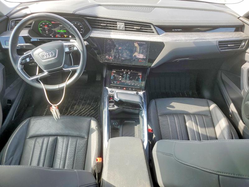 Продаж на аукціоні авто 2022 Audi E-tron, vin: WA1LAAGEXNB040609, номер лоту: 99938335