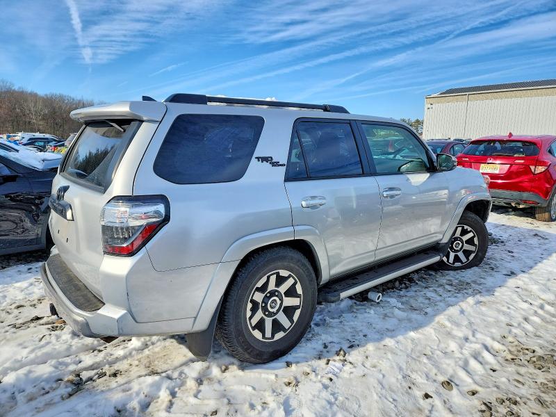 73006795 :رقم المزاد ، JTERU5JR5N5984614 vin ، 2022 Toyota 4runner مزاد بيع