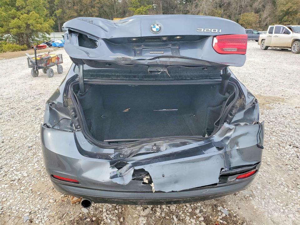 74801055 :رقم المزاد ، WBA8E1G51JNU92129 vin ، 2018 Bmw 320 مزاد بيع