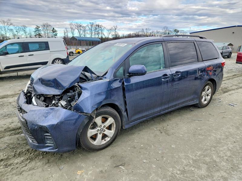 97830115 :رقم المزاد ، 5TDKZ3DC0JS945758 vin ، 2018 Toyota Sienna مزاد بيع