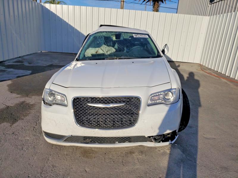 73482985 :رقم المزاد ، 2C3CCAAG7HH612715 vin ، 2017 Chrysler 300 Limite مزاد بيع