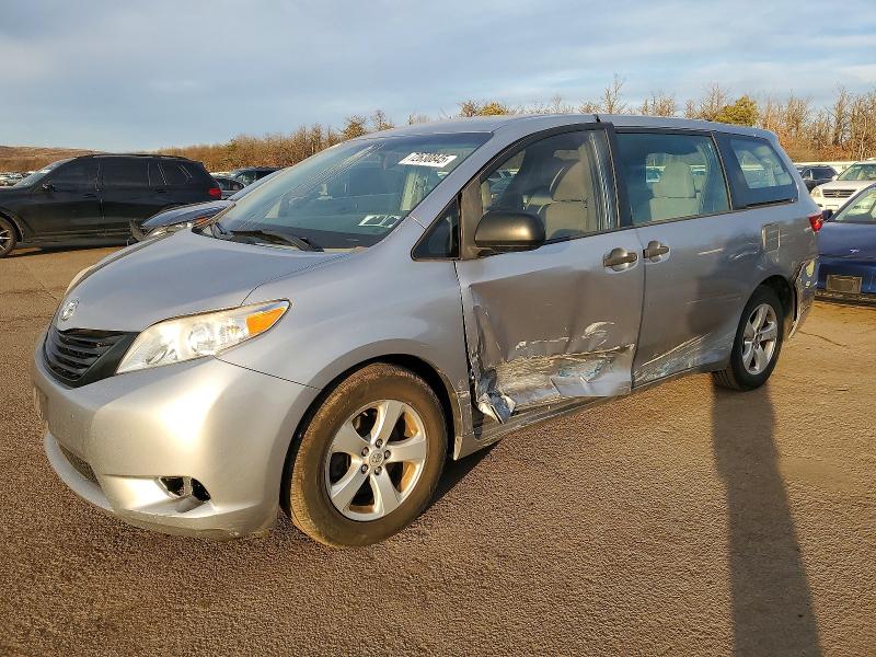 2015 Toyota Sienna მანქანა იყიდება აუქციონზე, vin: 5TDZK3DCXFS591516, აუქციონის ნომერი: 72630845