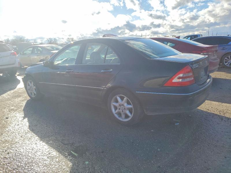 72246915 :رقم المزاد ، WDBRF81J44F442700 vin ، 2004 Mercedes-benz C مزاد بيع