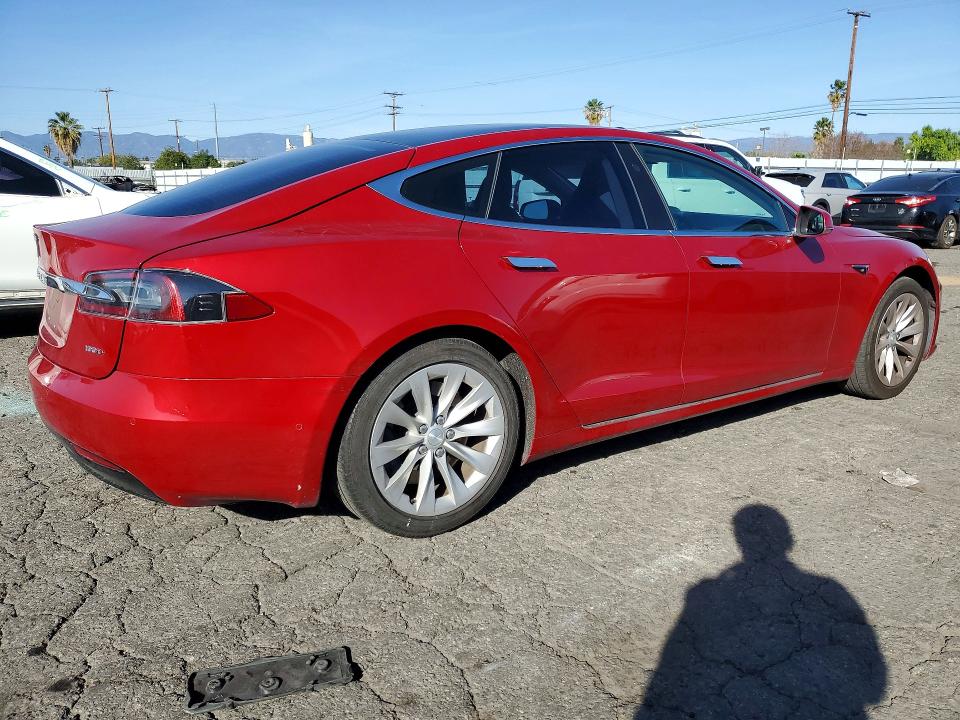 75047315 :رقم المزاد ، 5YJSA1E23JF284832 vin ، 2018 Tesla Model S مزاد بيع