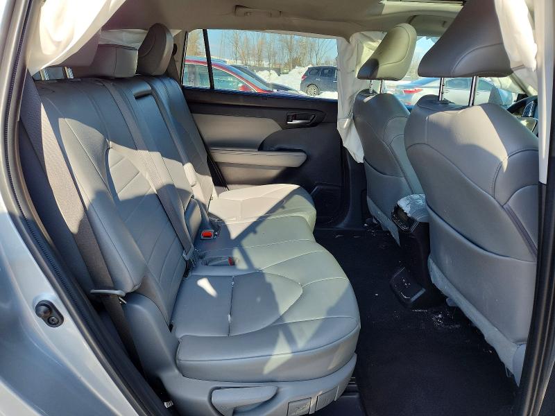 Продажа на аукционе авто 2022 Toyota Highlander, vin: 5TDGZRBH6NS204379, номер лота: 75069375