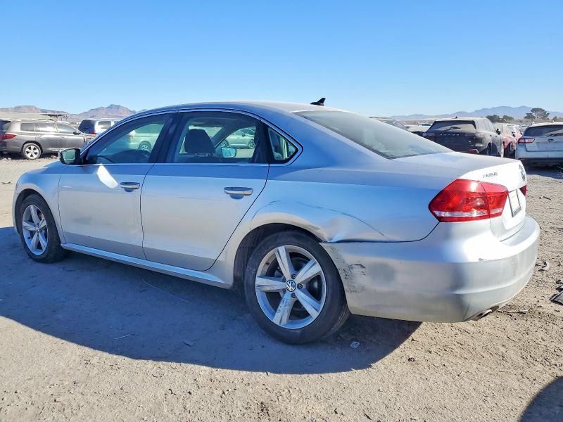 73064045 :رقم المزاد ، 1VWBN7A30DC105716 vin ، 2013 Volkswagen Passat مزاد بيع