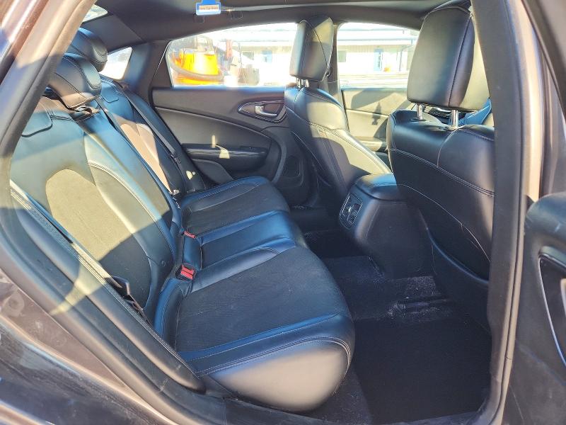 98331545 :رقم المزاد ، 1C3CCCDG5FN690888 vin ، 2015 Chrysler 200 Lx مزاد بيع