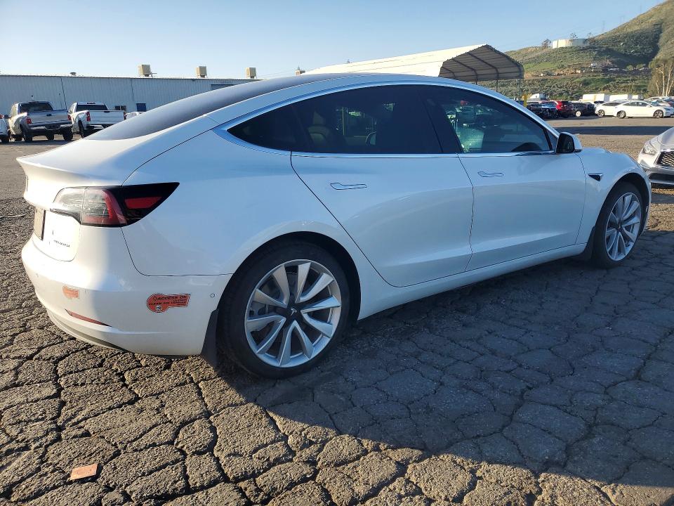 Продажа на аукционе авто 2019 Tesla Model 3, vin: 5YJ3E1EB6KF418615, номер лота: 75235625