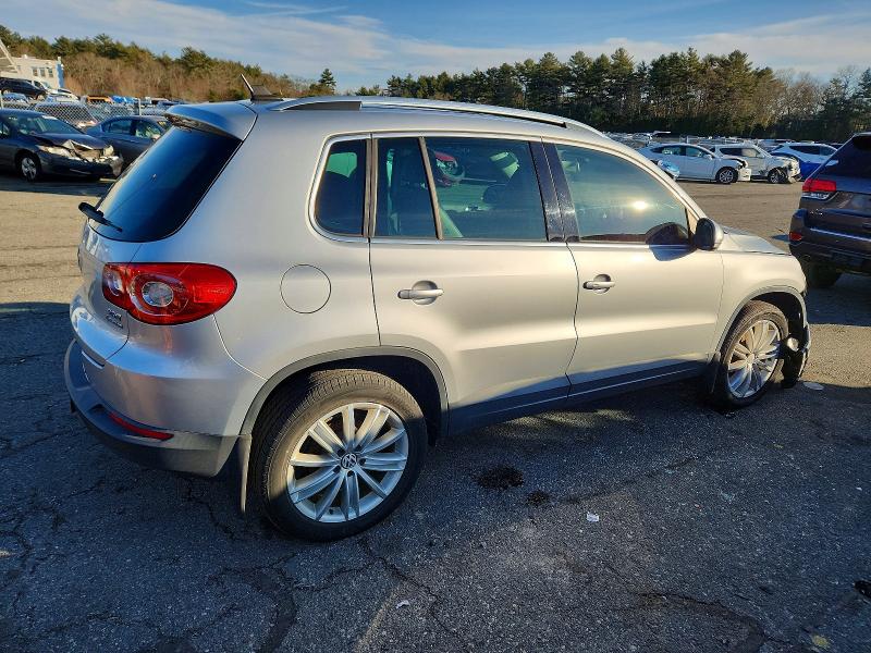 2011 Volkswagen Tiguan მანქანა იყიდება აუქციონზე, vin: WVGBV7AX7BW561354, აუქციონის ნომერი: 99241335