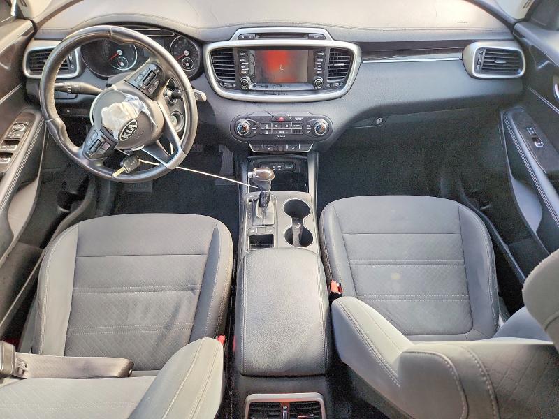 98630225 :رقم المزاد ، 5XYPG4A38HG321641 vin ، 2017 Kia Sorento مزاد بيع
