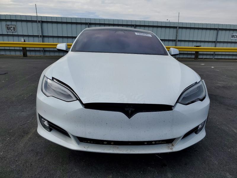 74056565 :رقم المزاد ، 5YJSA1E21JF243180 vin ، 2018 Tesla Model S مزاد بيع