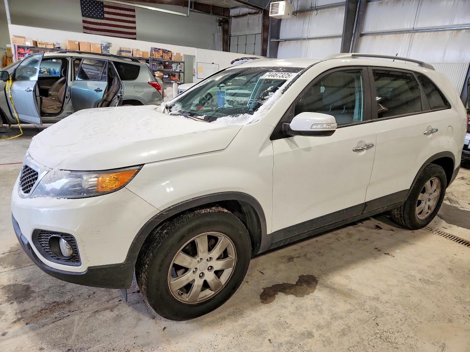 2013 Kia Sorento მანქანა იყიდება აუქციონზე, vin: 5XYKT4A64DG343873, აუქციონის ნომერი: 74467325