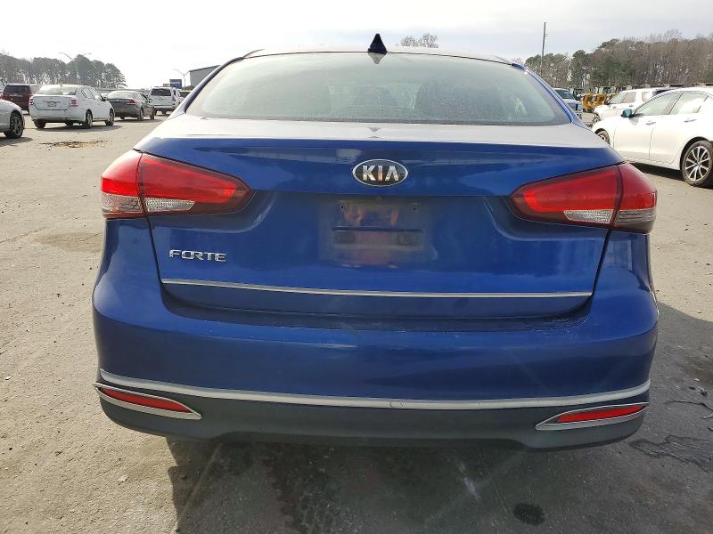 99210835 :رقم المزاد ، 3KPFL4A71JE174897 vin ، 2018 Kia Forte مزاد بيع