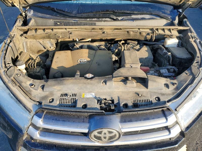 Продажа на аукционе авто 2019 Toyota Highlander, vin: 5TDKZRFH4KS359769, номер лота: 72772485