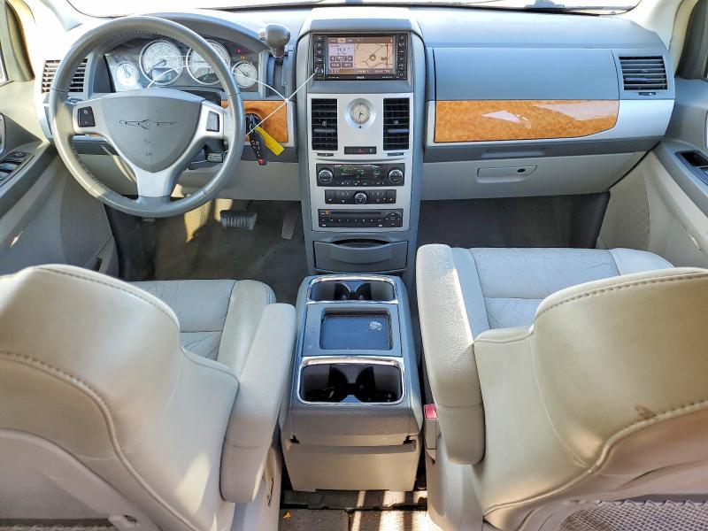 2010 Chrysler Town & Country მანქანა იყიდება აუქციონზე, vin: 2A4RR7DX3AR399565, აუქციონის ნომერი: 97834875