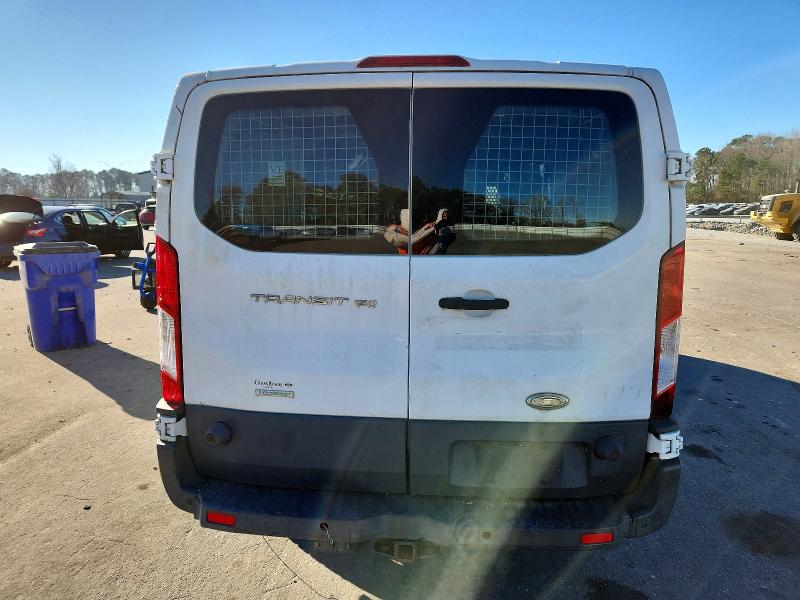 58230856 :رقم المزاد ، 1FTNE2YG1FKA43585 vin ، 2015 Ford Transit مزاد بيع